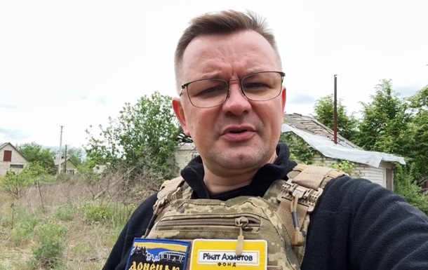 В разрушенное Щурово Донецкой области фонд Рината Ахметова передал продуктовые наборы