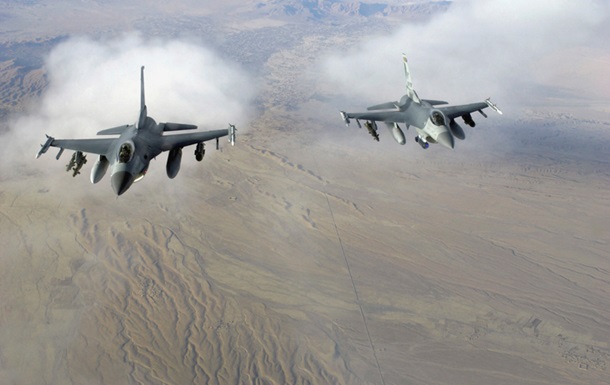 СМИ уточнили сроки передачи Украине первых истребителей F-16