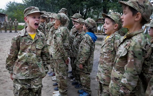 Підлітків на фронт, у школах – військовий режим!