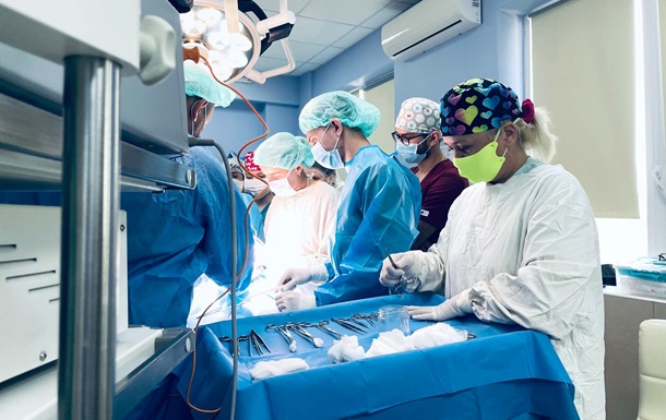 Львівські лікарі успішно прооперували немовля з півкілограмовою пухлиною