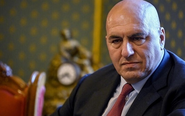 Министр обороны Италии вторично попал в больницу