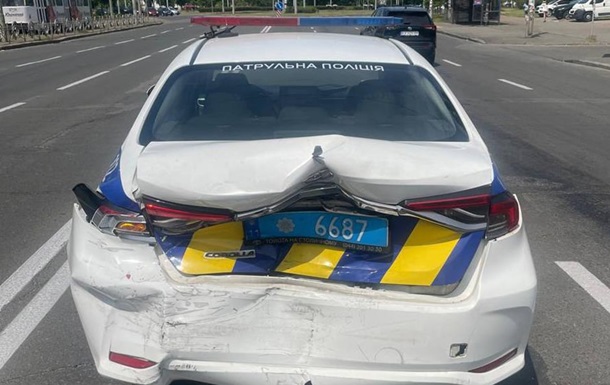 У Києві авто патрульної поліції потрапило у ДТП