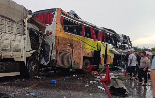 В Турции автобус попал в ДТП: 10 погибших, 39 травмированных