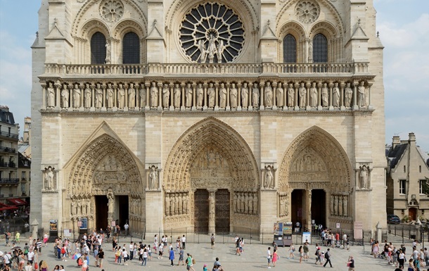 Відомо, коли Собор Паризької Богоматері відкриється для туристів