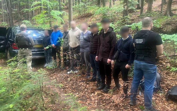 Группа уклонистов пыталась на внедорожнике через лес бежать в Румынию
