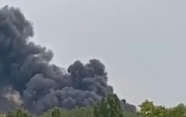 В Хмельницкой области прозвучала серия взрывов - СМИ