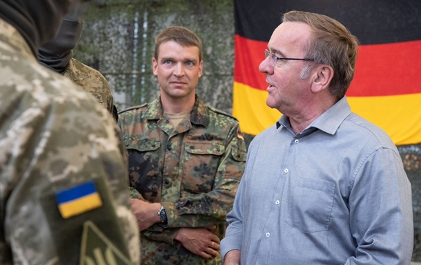 Министру обороны Германии показали, как обучают украинцев на Patriot