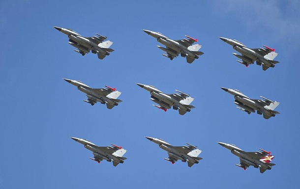 Датские F-16 могут бить по целям в РФ - министр