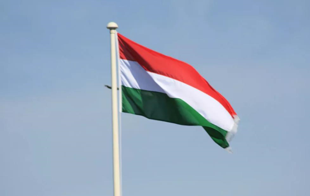 Майже половина угорців проти військової допомоги Києву - опитування