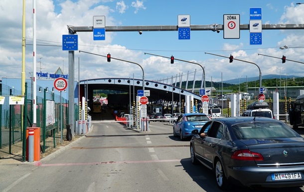 Возобновлено пассажирское движение в пункте пропуска на словацкой границе