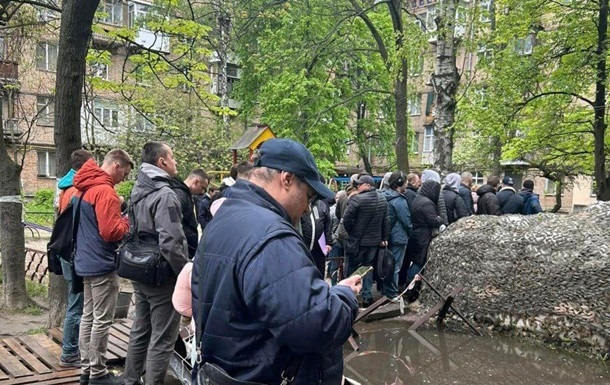 Міноборони пояснило, кому з українців за кордоном потрібно з явитись в ТЦК