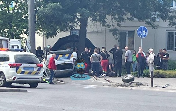 Во Львове ДТП с авто полиции, семь пострадавших