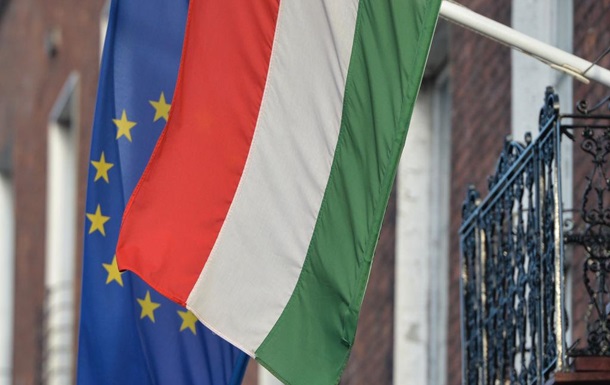 СМИ: Венгрия заблокировала старт переговоров по вступлению Украины в ЕС