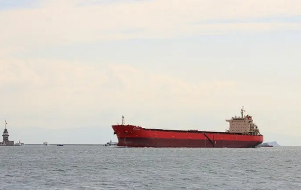 Подсанкционный российский танкер тайно провел перевалку нефти - СМИ