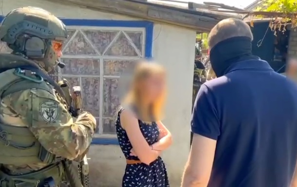 ФСБ затримала жительку Луганщини  за донати Азову і Правому сектору  - ЗМІ