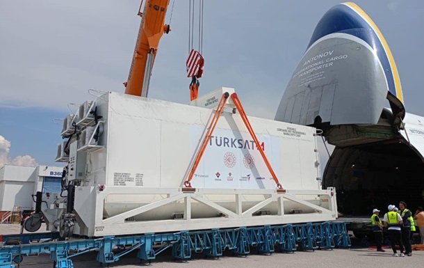 Antonov Airlines доставила в США турецкий стратегический спутник