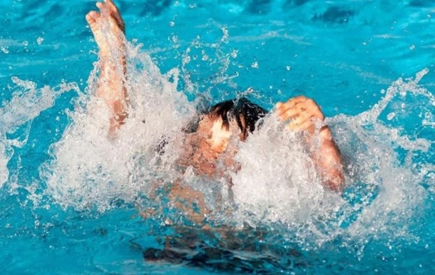 Двухлетний ребенок утонул в бассейне в Харьковской области