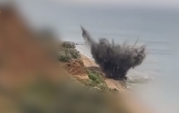 На Одещині ВМС підірвали міну, яку прибило до берега