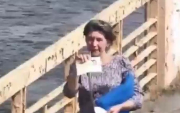 З явилось відео, як жителька Олешок вийшла з ТОТ