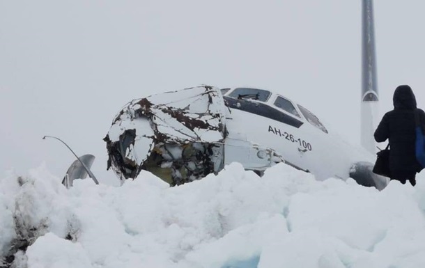 У Росії після жорсткої посадки літак розламався навпіл