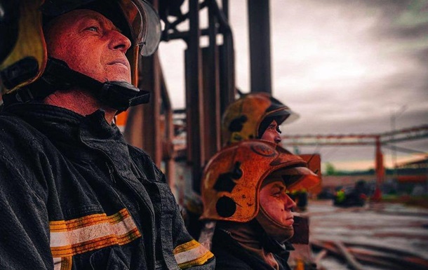  Гасили три дні : вогнеборці ліквідували пожежу на Київщині після атаки РФ
