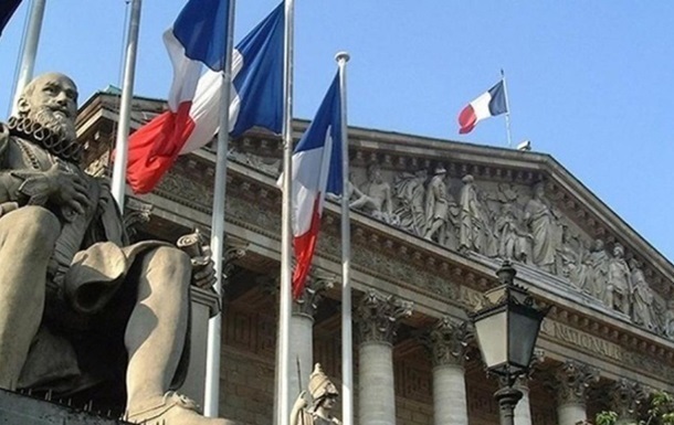Вибори у Франції: у Макрона не висуватимуть кандидатів у десятках округів