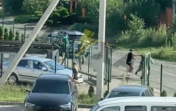 В Луцке на военных ТЦК напали с газовым баллончиком