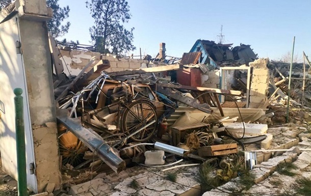 Росіяни скинули бомби на запорізьке село, є загиблий і поранені