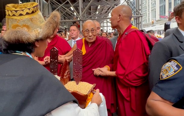 Далай-лама приехал в Нью-Йорк