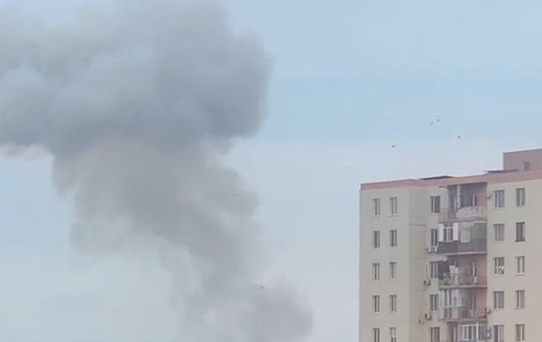 В Одесі пролунав вибух, є влучання та постраждалі