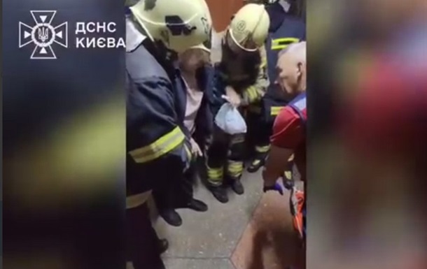 В Киеве в многоэтажке упал лифт