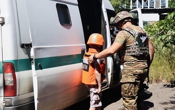 На Донеччині примусово евакуюють дітей із п яти населених пунктів - ОВА