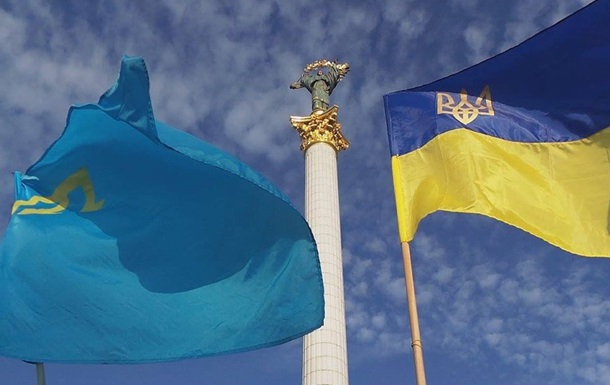 Україна відзначає День кримськотатарського прапора