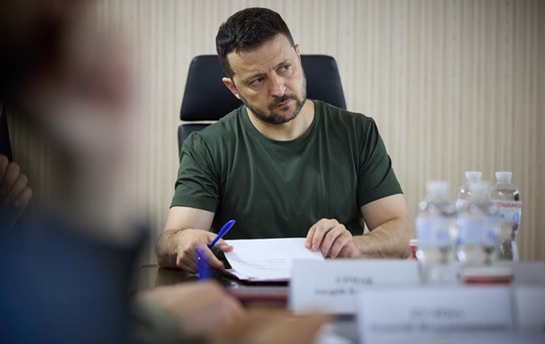 Зеленський провів нараду під час поїздки на Донбас