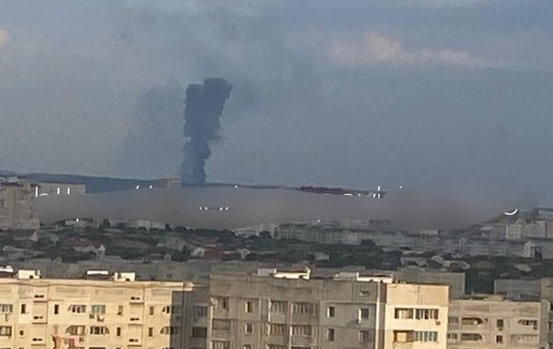 Соцмережі: В Криму вдарили по військовій частині 