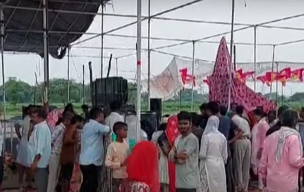 На религиозной церемонии в Индии в давке погибли не менее 60 человек