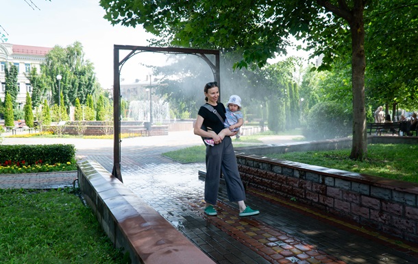 У Києві встановили 19 рамок-розпилювачів води