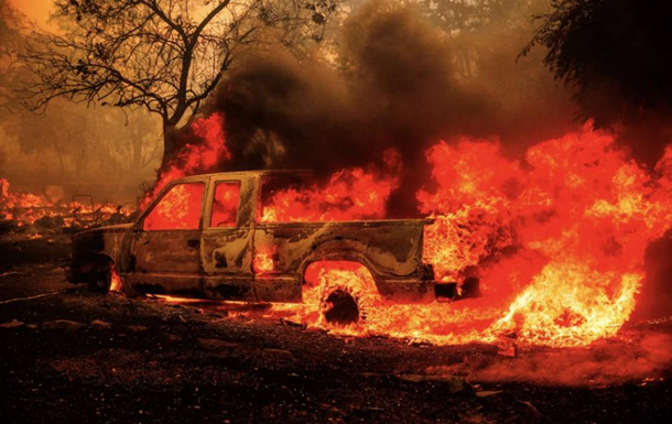 У Каліфорнії через сильну пожежу евакуювали майже 30 тис. осіб