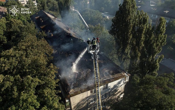 У Києві сталася потужна пожежа в багатоповерхівці