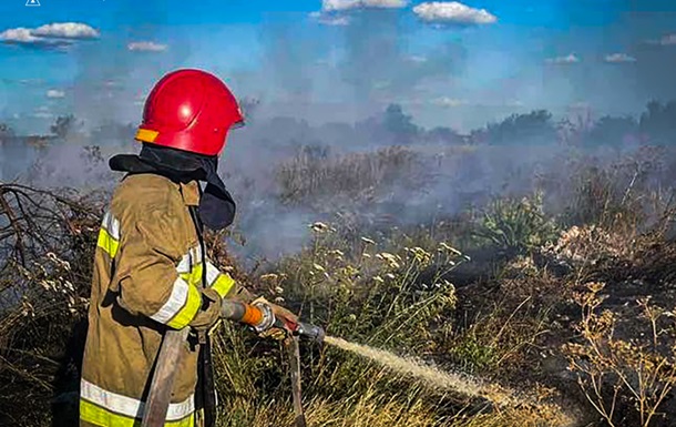 В Николаеве ликвидировали масштабный пожар: остаются очаги тления