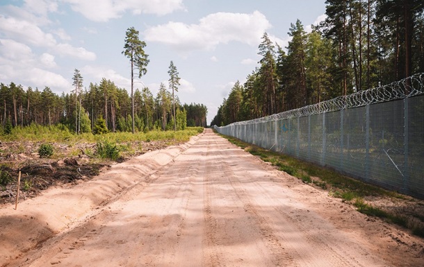 Латвія завершила будівництво загорожі на кордоні з Білоруссю