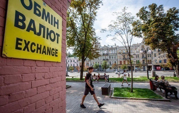 Долар подорожчав в обмінниках у перший день серпня