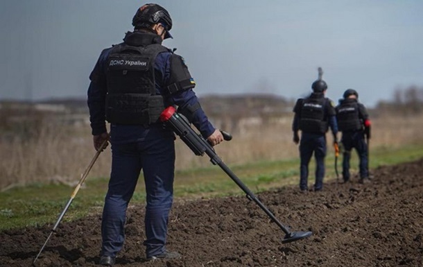 Шмыгаль назвал количество операторов гуманитарного разминирования в Украине