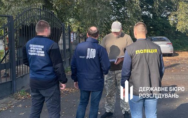 Посадовець військкомату, в якому  служили  футболісти, відбувся штрафом