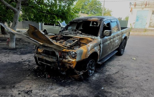 Трое подростков в Николаеве жгли военные авто