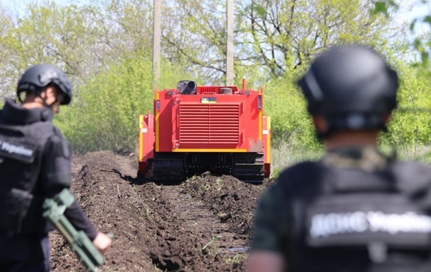 Японія замовила в Україні техніку для розмінування для ДСНС