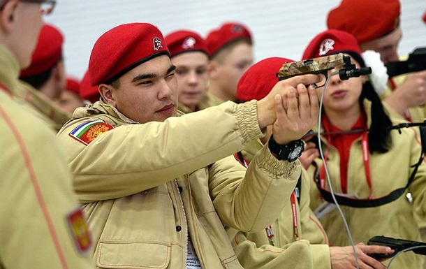 Росіяни вербують молодь на окупованих територіях України - ЦНС