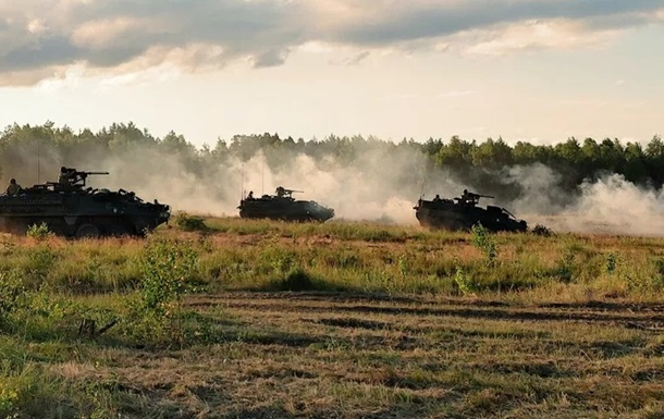 В Польщі військові випадково поцілили в цивільну будівлю