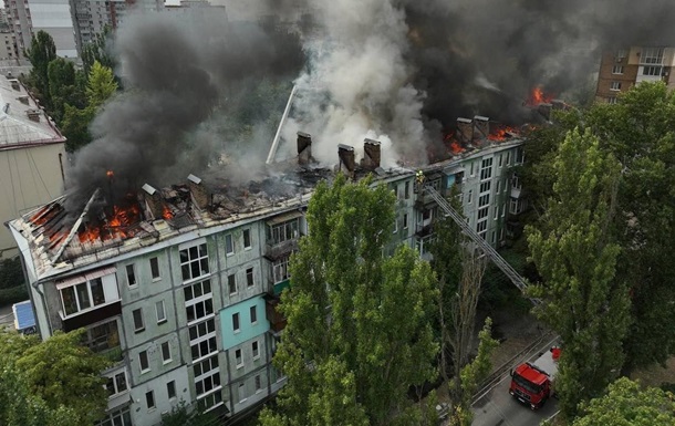 У Києві загорілась п ятиповерхівка