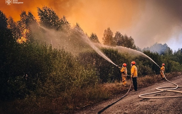 Пожар в Чернобыльской зоне локализовали: радиационный фон в норме